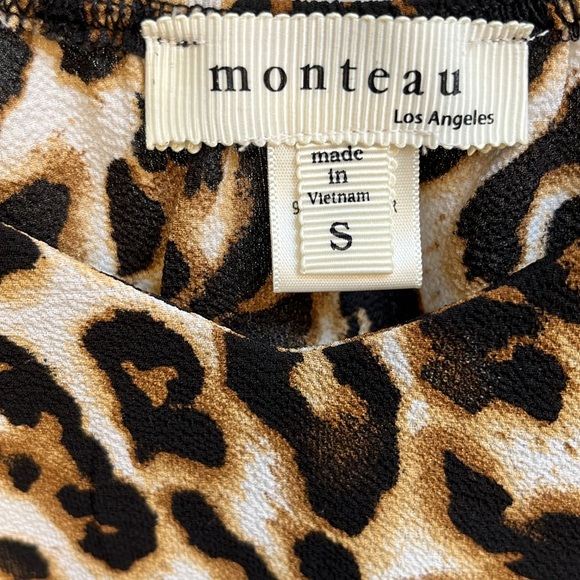 Small off the shoulder cheetah print tiered top with big sleeves - Picture 3 of 4